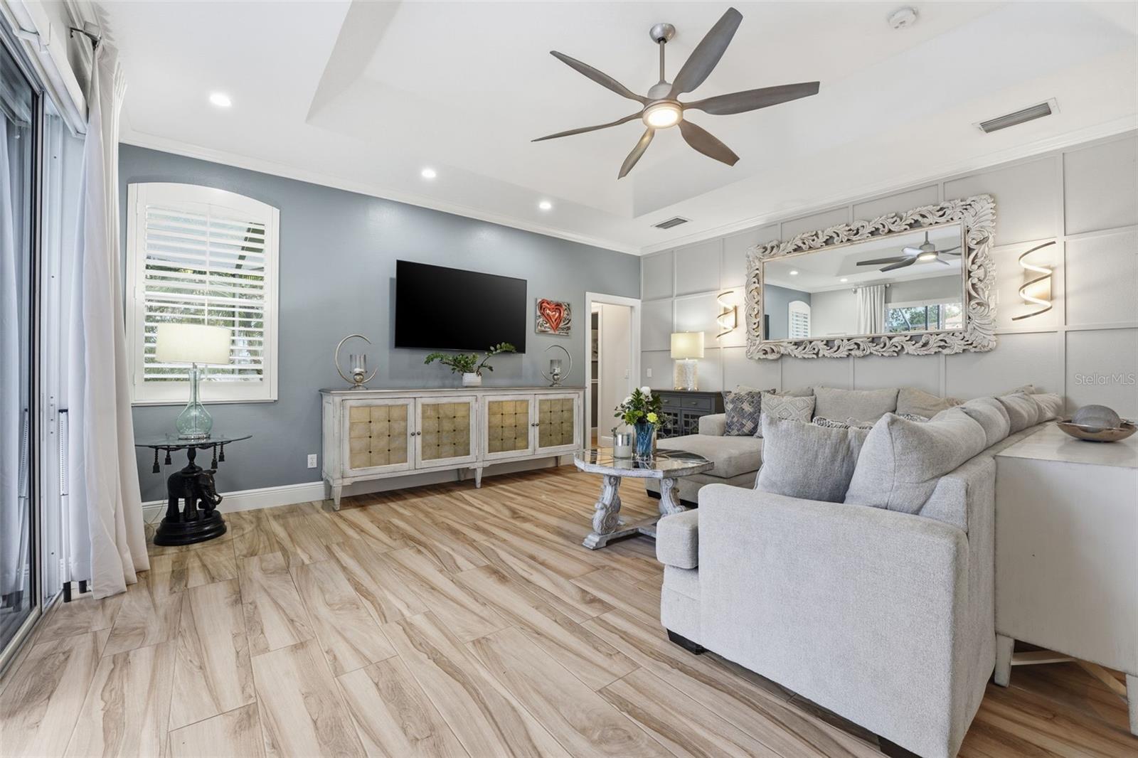 SECLUDED OAKS - Residential Lease