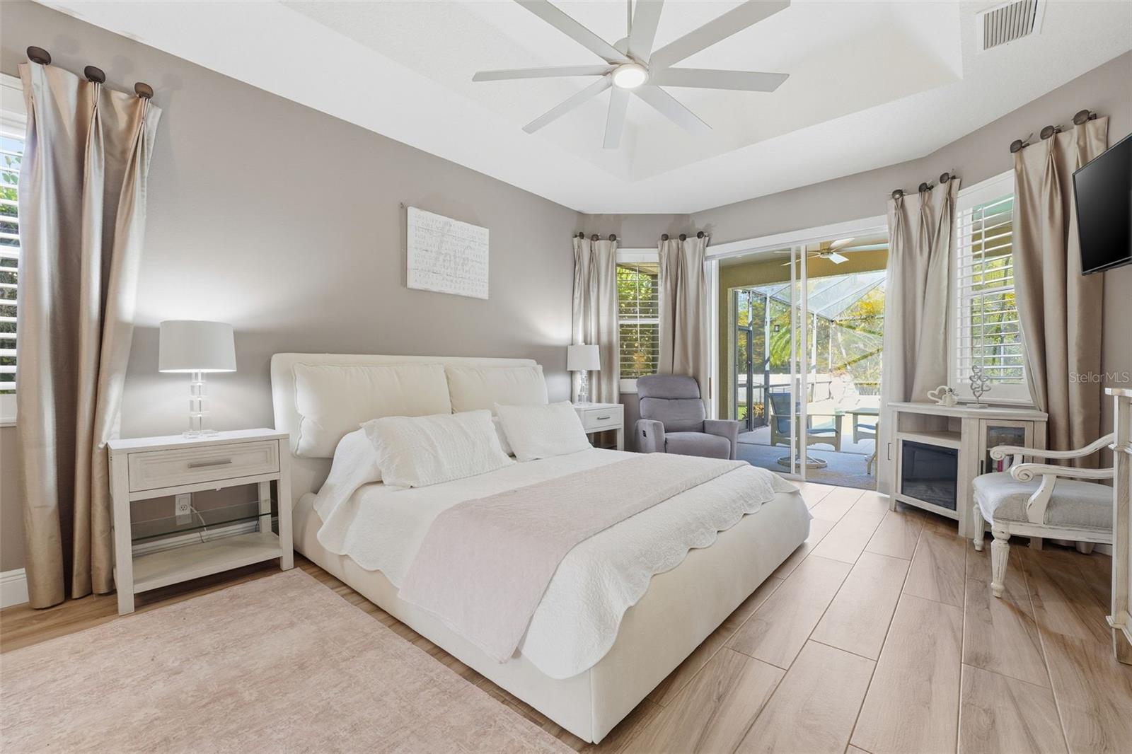 SECLUDED OAKS - Residential Lease