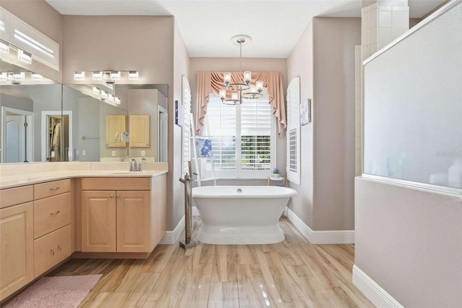 SECLUDED OAKS - Residential Lease