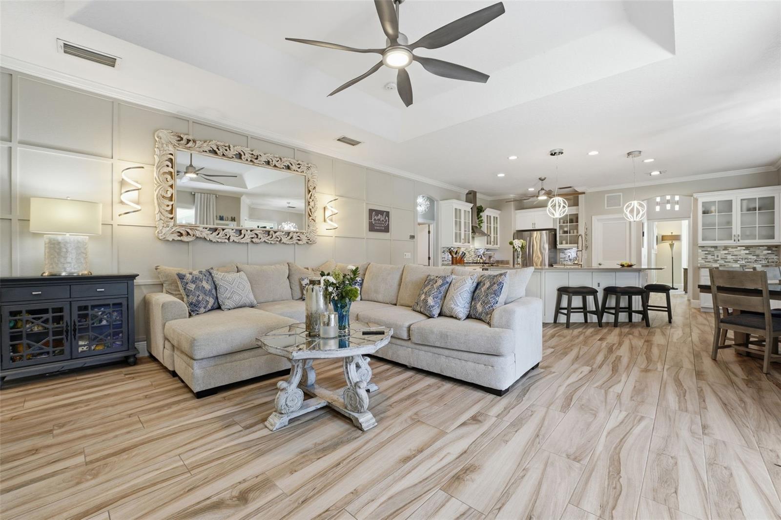 SECLUDED OAKS - Residential Lease