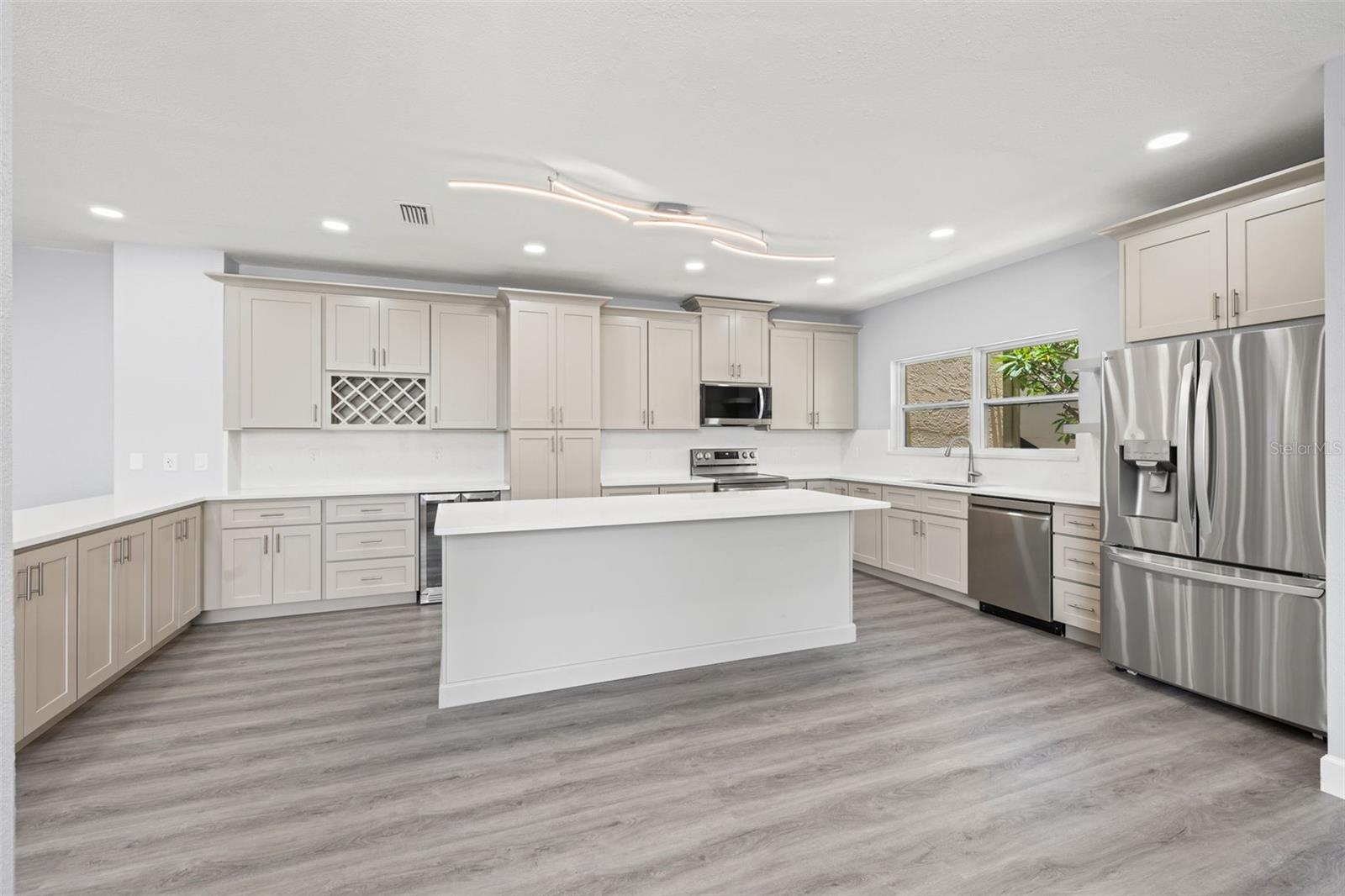 487 PINELLAS BAYWAY S 201