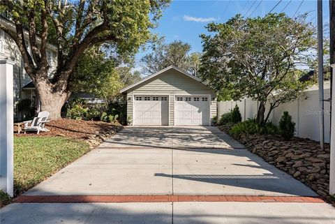 A home in LAKELAND