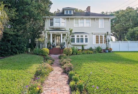 A home in LAKELAND