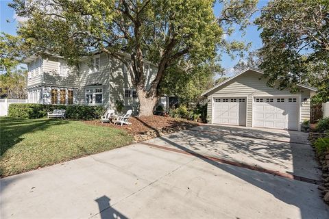 A home in LAKELAND