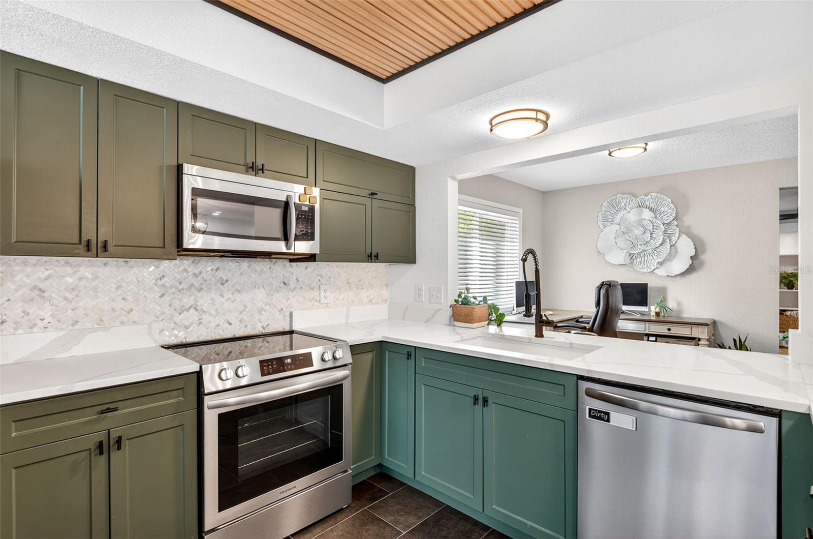 GULF BREEZE ESTATES - Residential