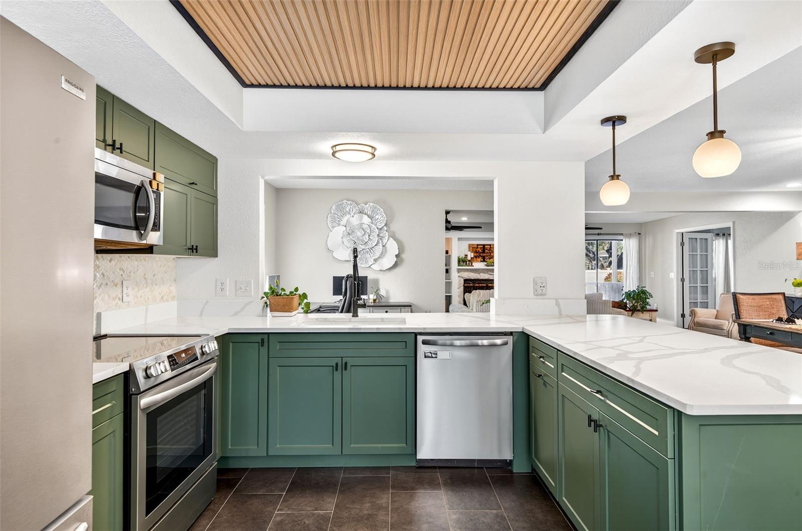 GULF BREEZE ESTATES - Residential