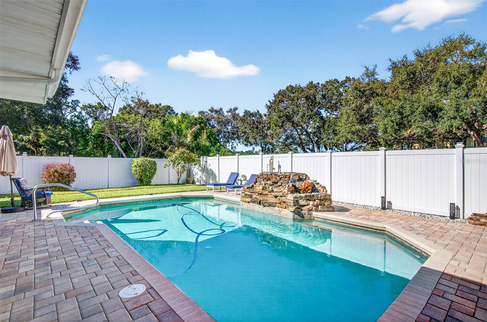 GULF BREEZE ESTATES - Residential