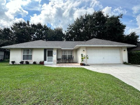 A home in MINNEOLA