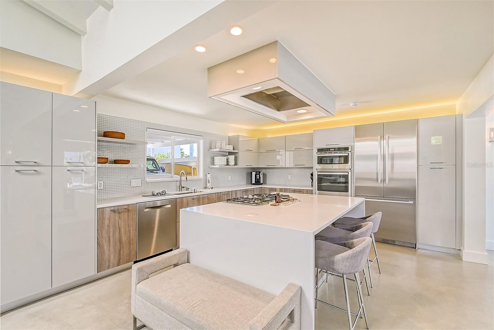 LIDO SHORES - Residential