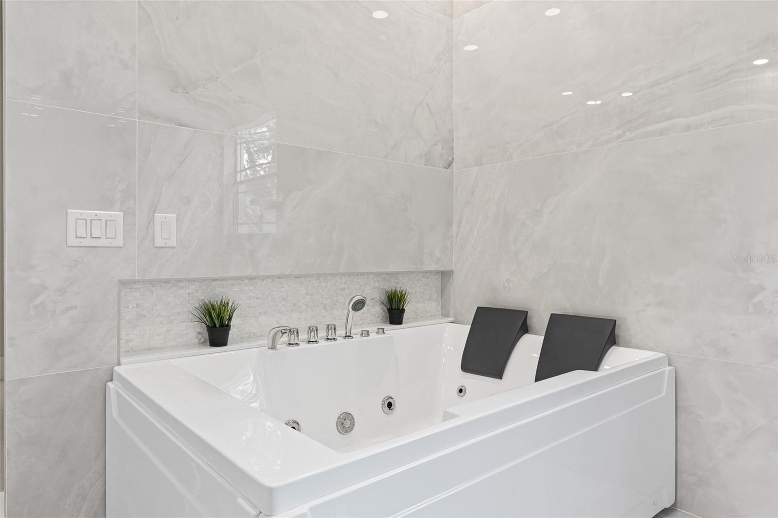 KEENES POINTE - Residential