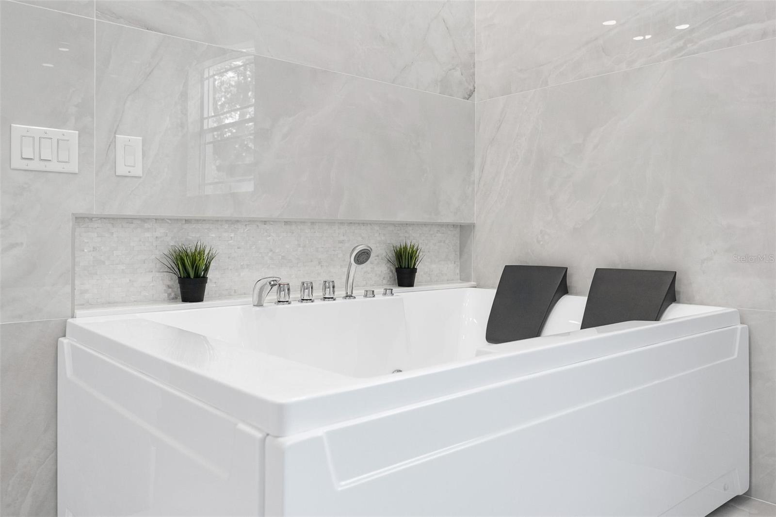 KEENES POINTE - Residential