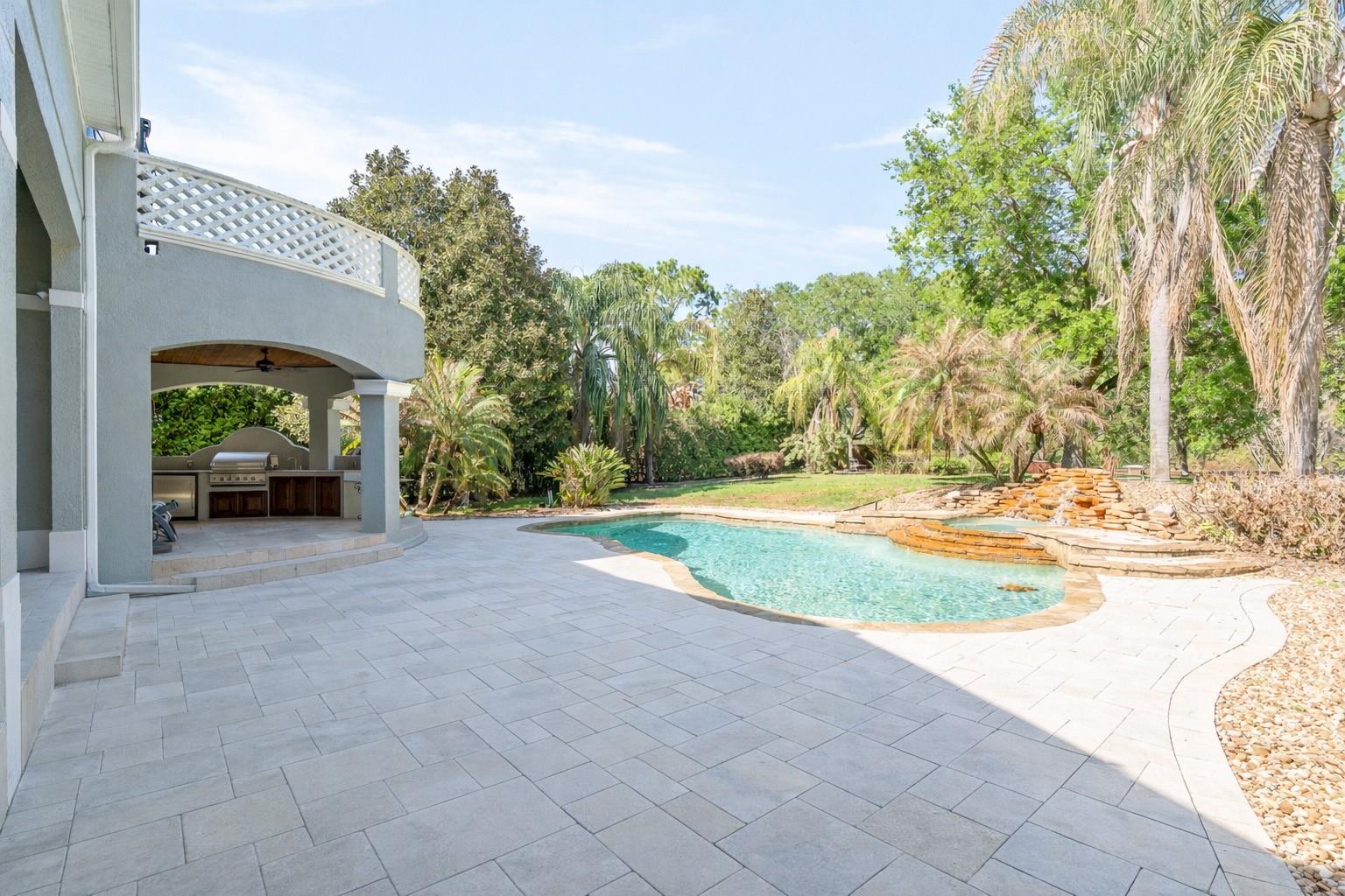 KEENES POINTE - Residential