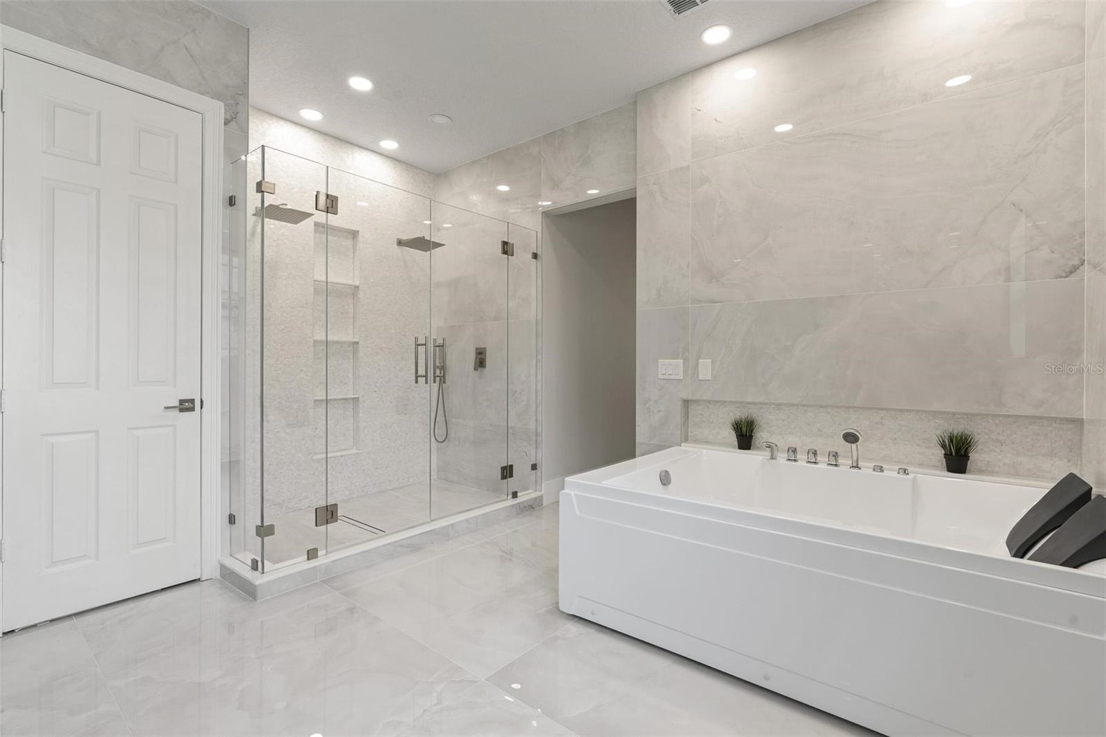 KEENES POINTE - Residential