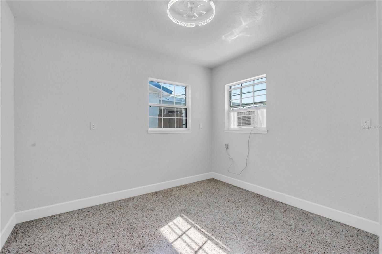 SUNNY SHORES - Residential Income