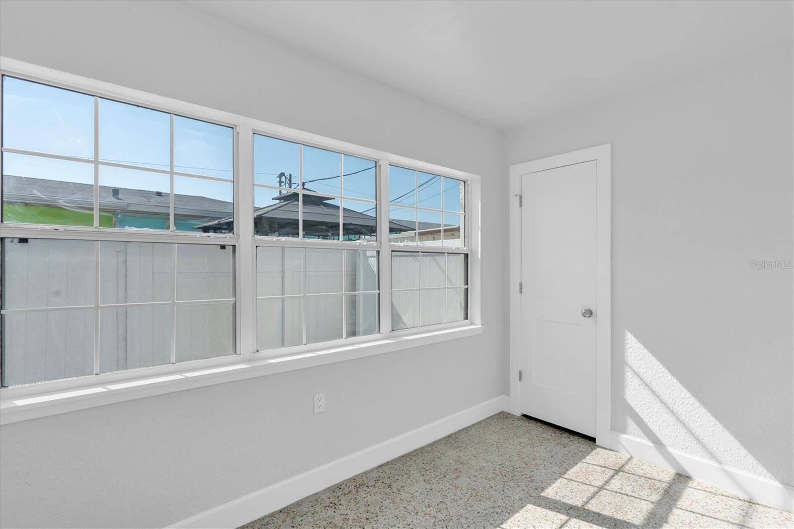 SUNNY SHORES - Residential Income