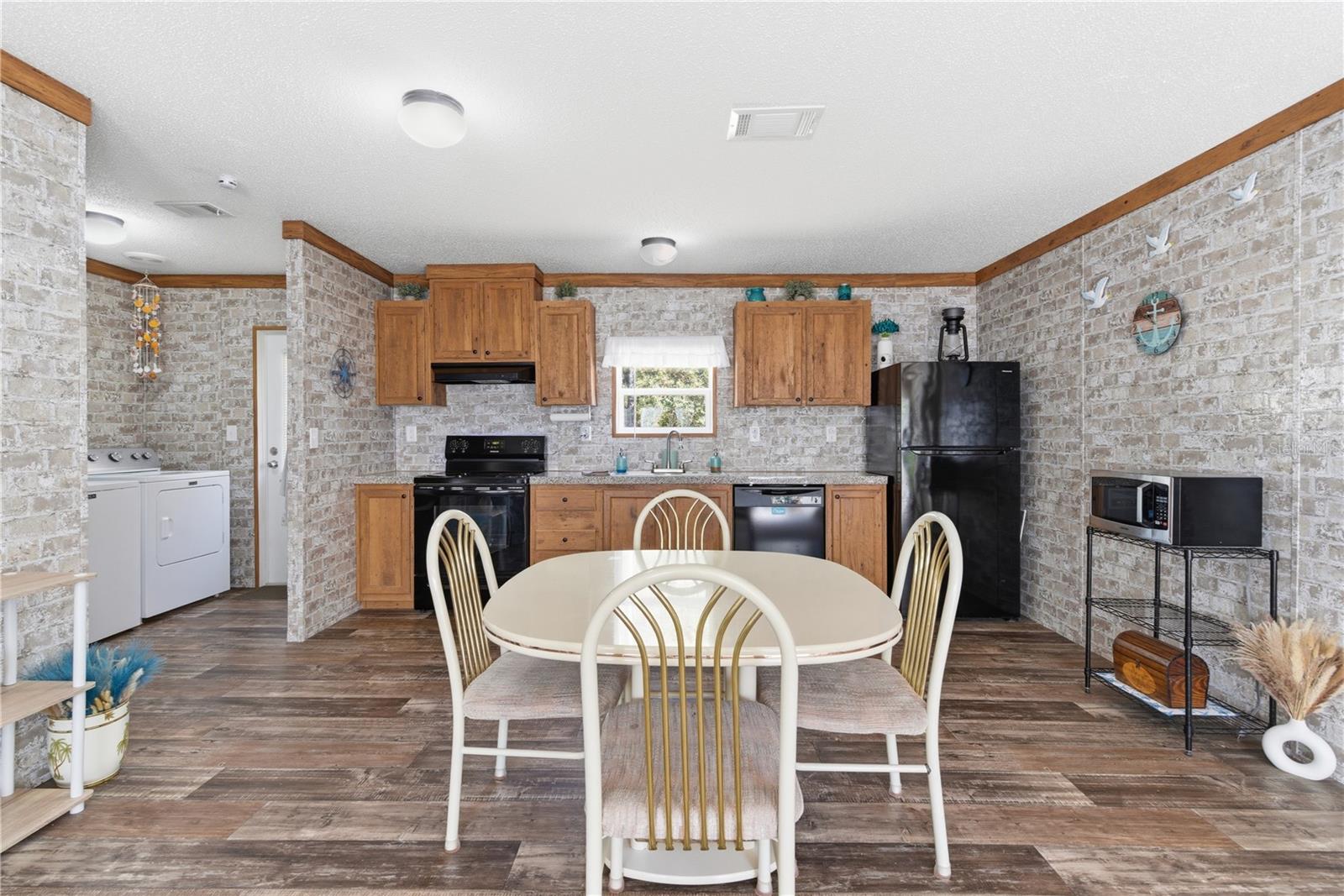 BLACK JACK RIDGE ESTATE - Residential