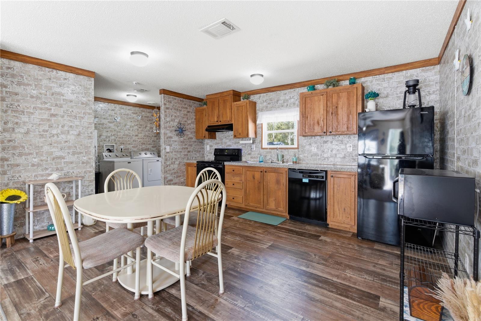 BLACK JACK RIDGE ESTATE - Residential