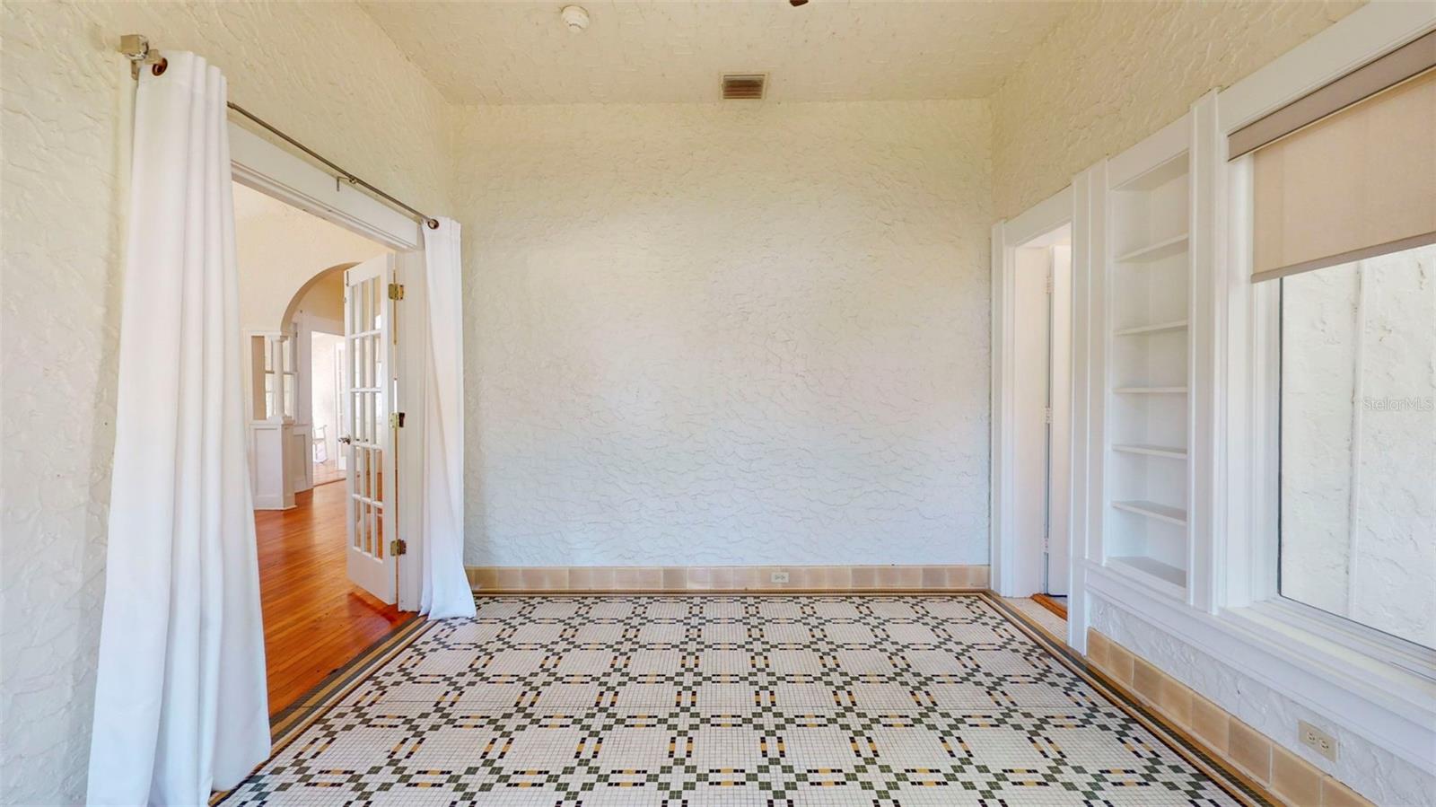 NORTH BAY HEIGHTS - Residential Income