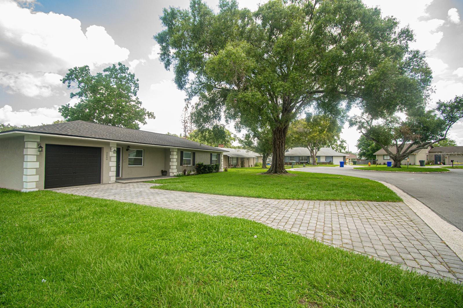 2040 WOODBRIAR LOOP S