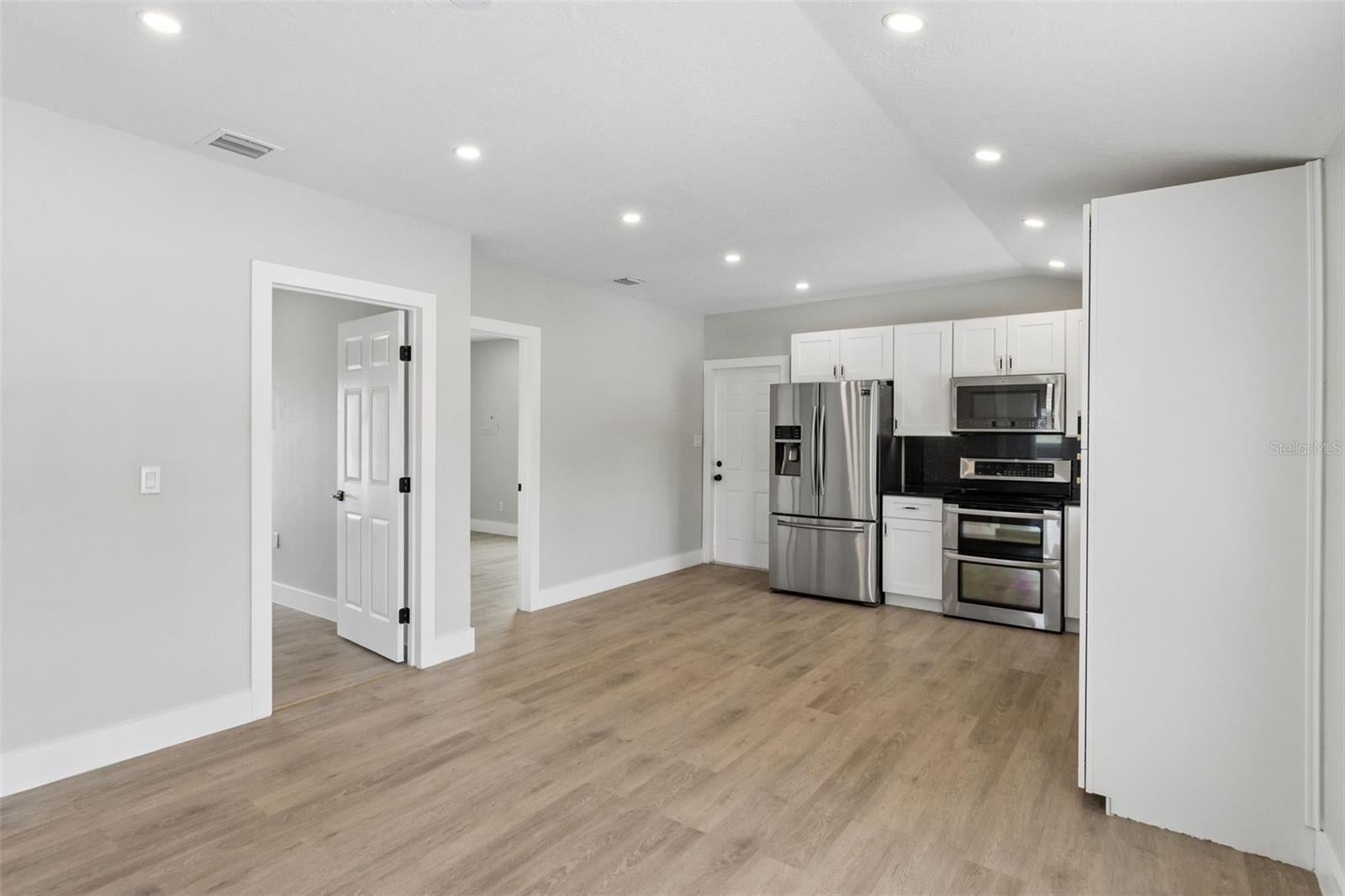 2555 MAPLE AVENUE