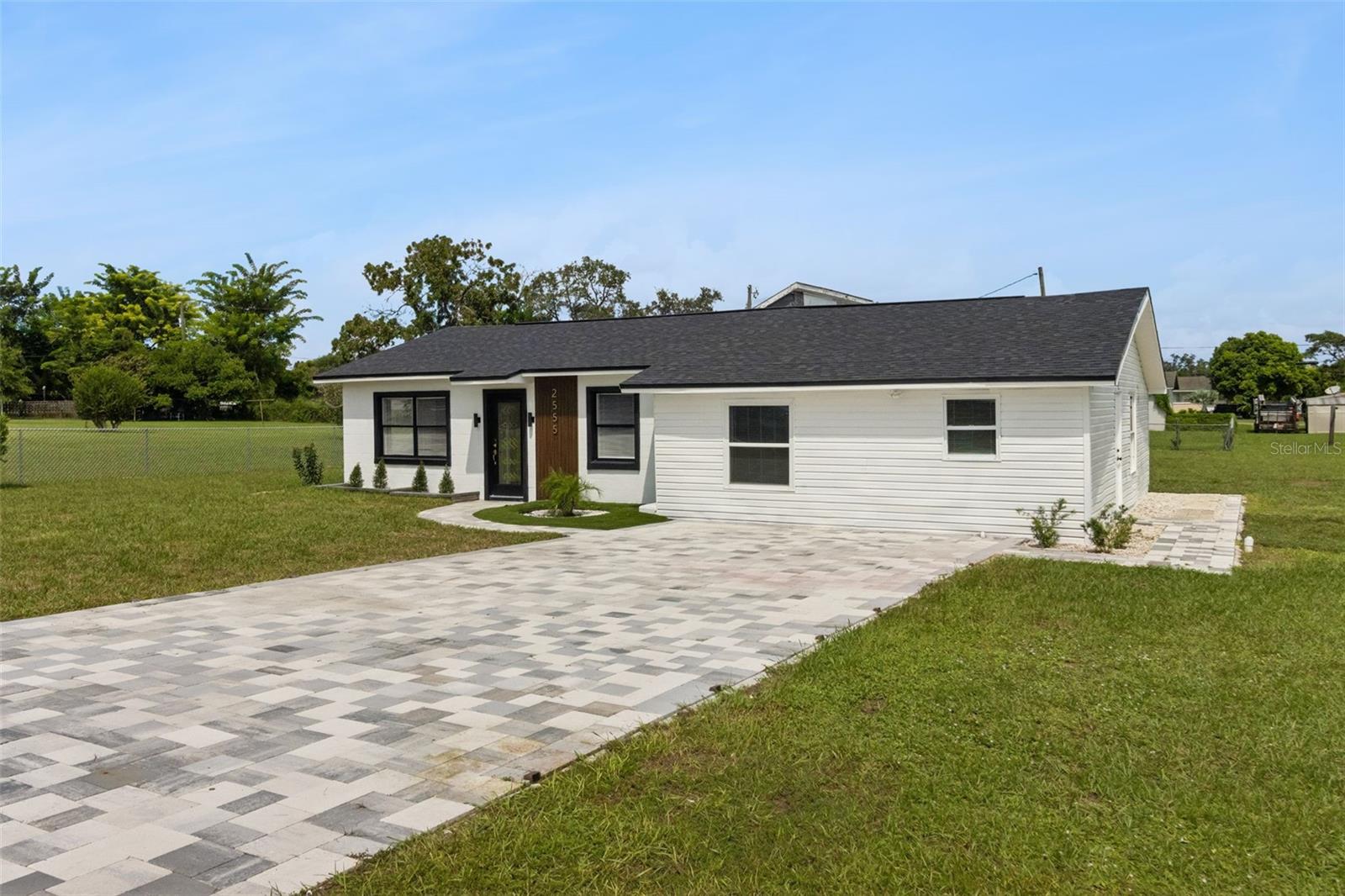 2555 MAPLE AVENUE