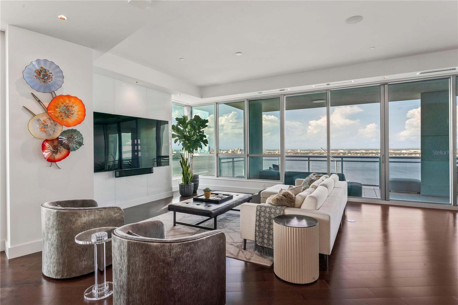 VIRAGE BAYSHORE - Residential