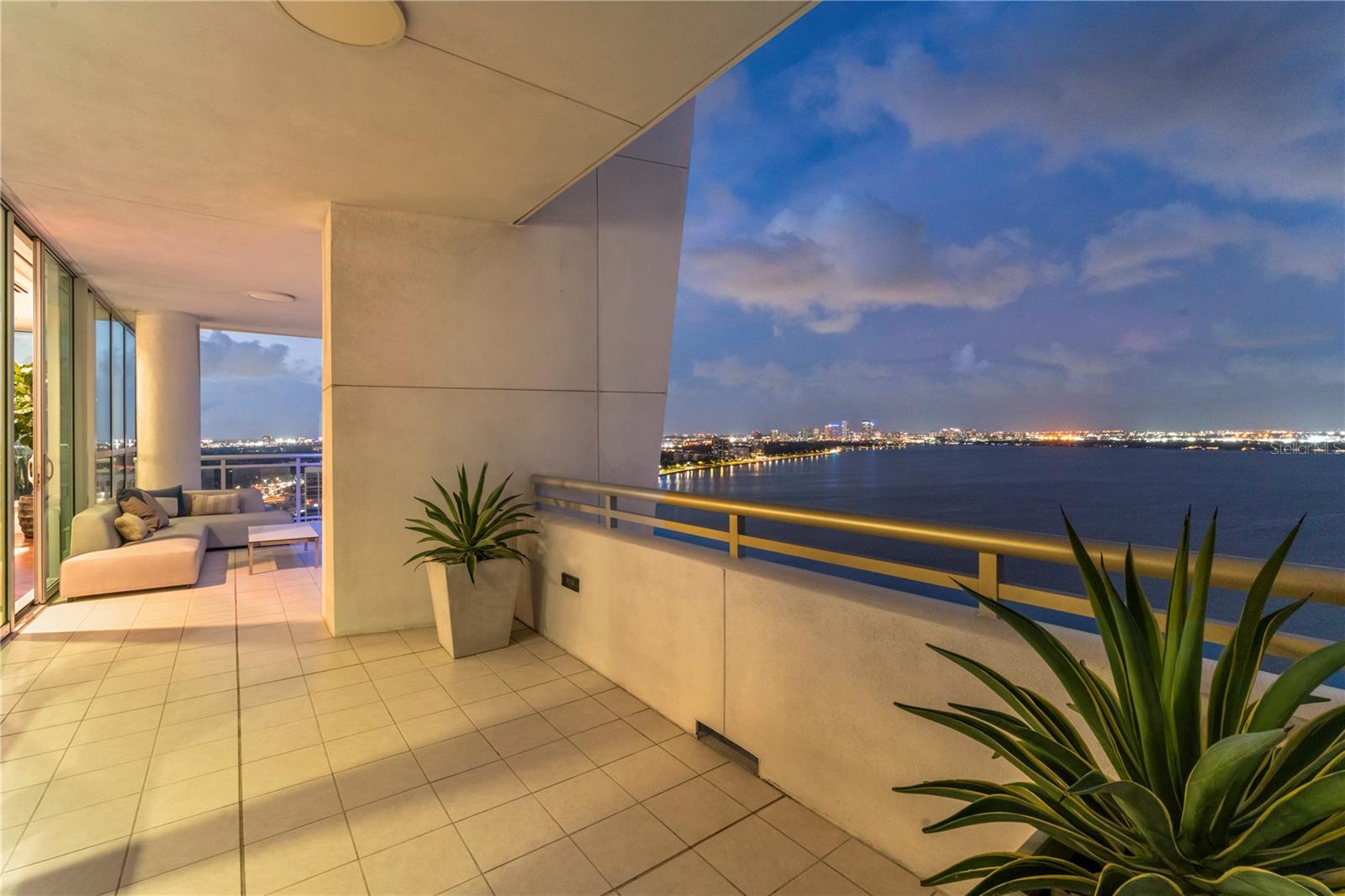 VIRAGE BAYSHORE - Residential