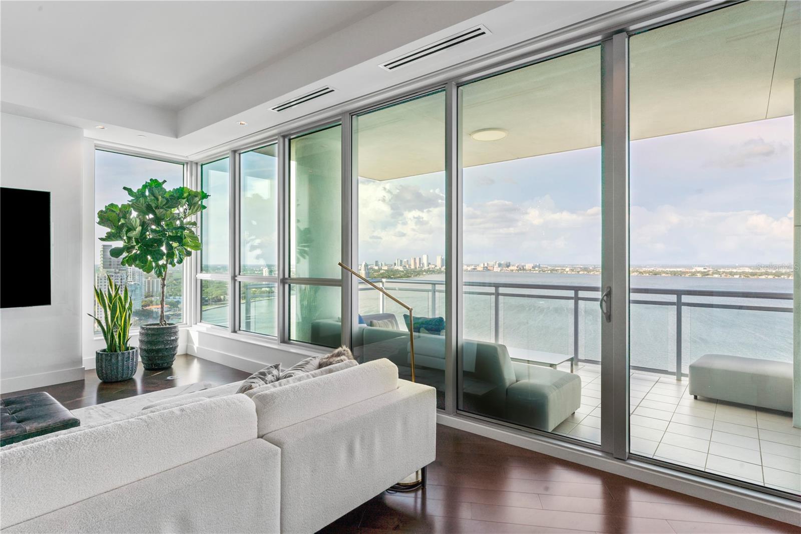 VIRAGE BAYSHORE - Residential