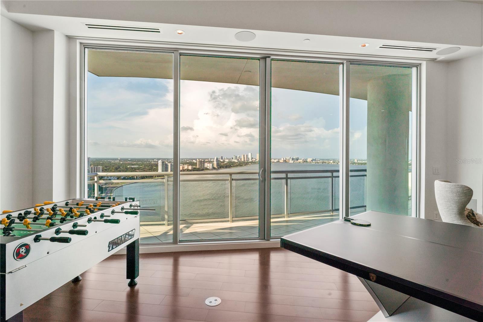 VIRAGE BAYSHORE - Residential