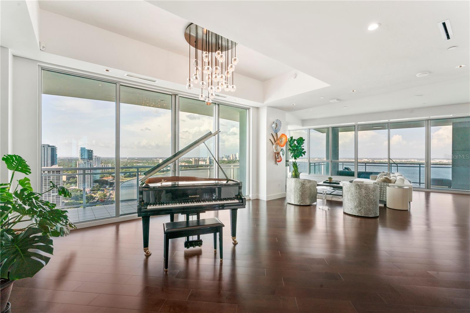 VIRAGE BAYSHORE - Residential