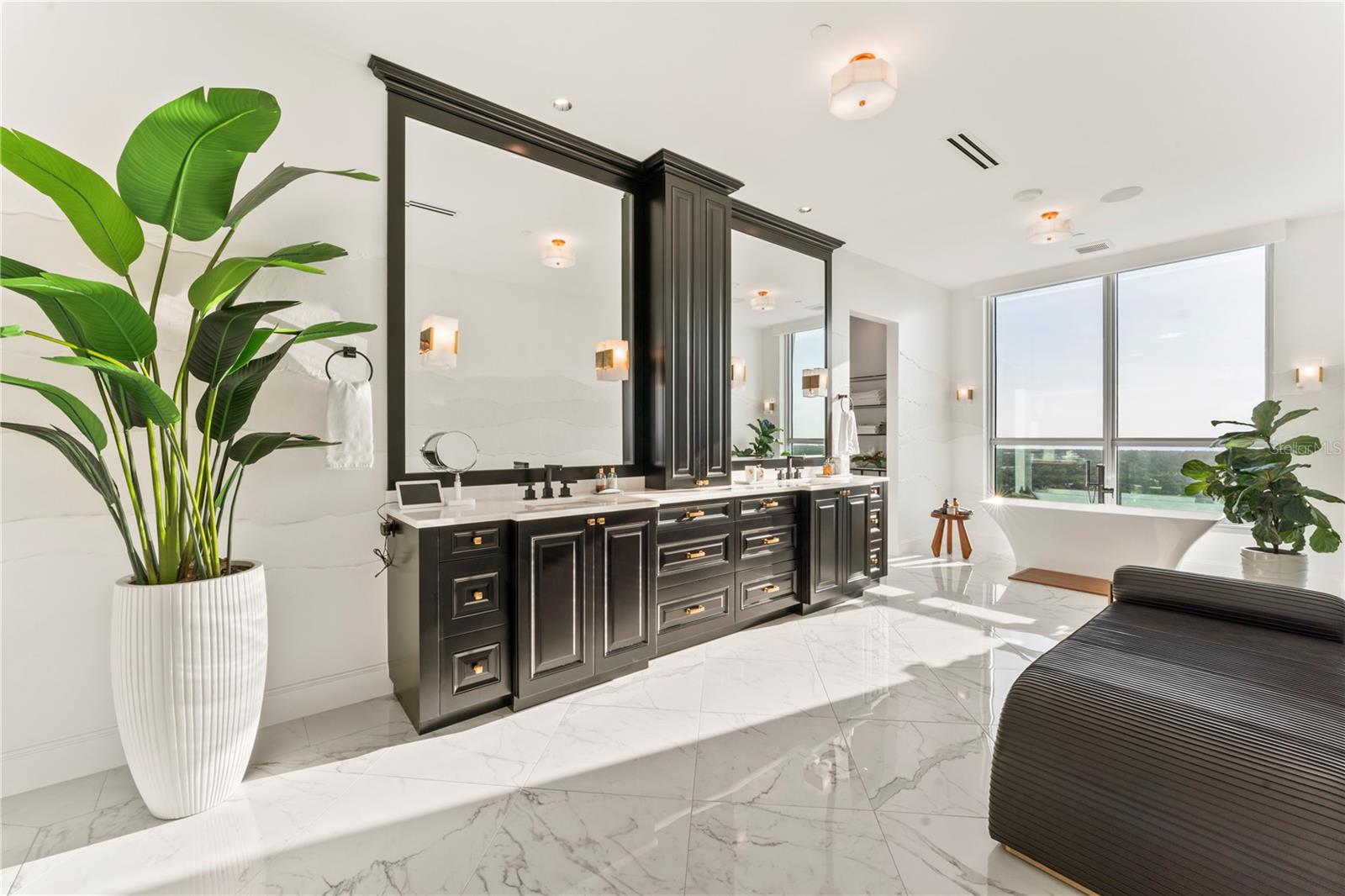 VIRAGE BAYSHORE - Residential