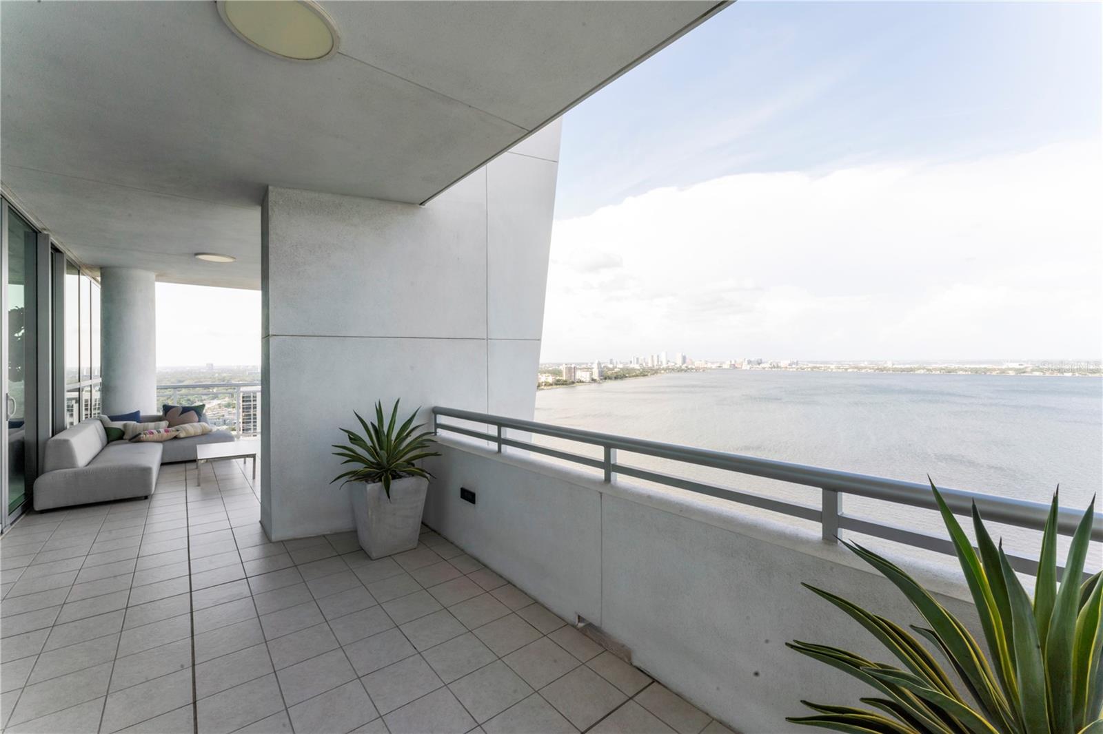 VIRAGE BAYSHORE - Residential