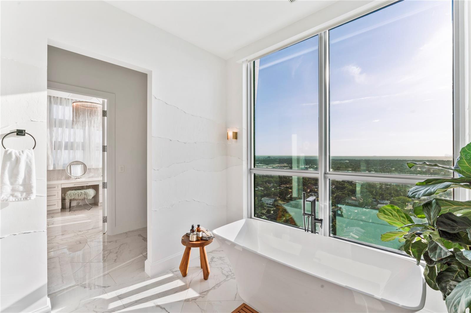 VIRAGE BAYSHORE - Residential