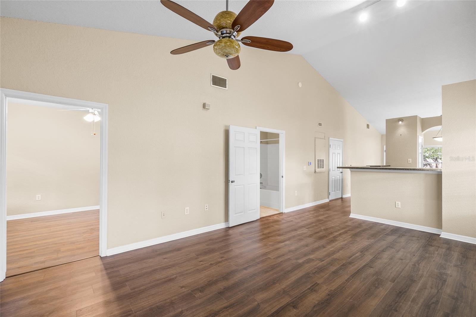 WATERFORD AT PALM HARBOR LUXURY CONDO - Residential