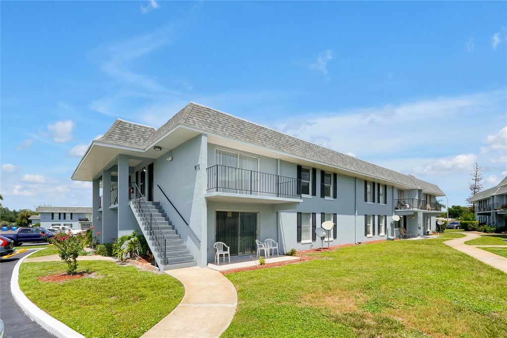 Photo of 915 W Oak Ridge Road #B, Orlando, FL 32809 (MLS # O6438072)