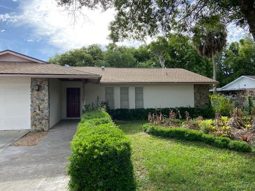 IMMACULATE MOVE IN READY NOW..3 BED / 2 BATH ..LIVING ROOM AND FAMILY ROOM....SPLIT BEDROOM PLAN....25 FOOT ENCLOSED FLORIDA ROOM/PORCH IN THE BACK OVERLOOKING ALL CONSERVATION AREA.   TWO CAR GARAGE.....PERFECT HOME FOR A FAMILY!!!!  RENT INCLUDES ALL LAWN MAINTENANCE....