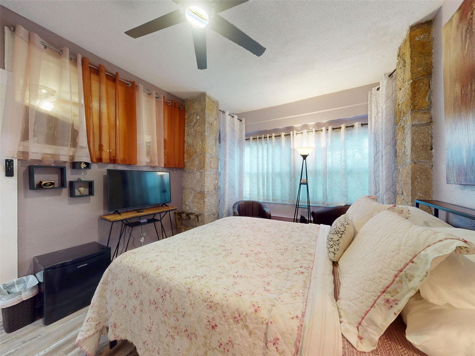 HODGMANS DAYTONA - Commercial Sale