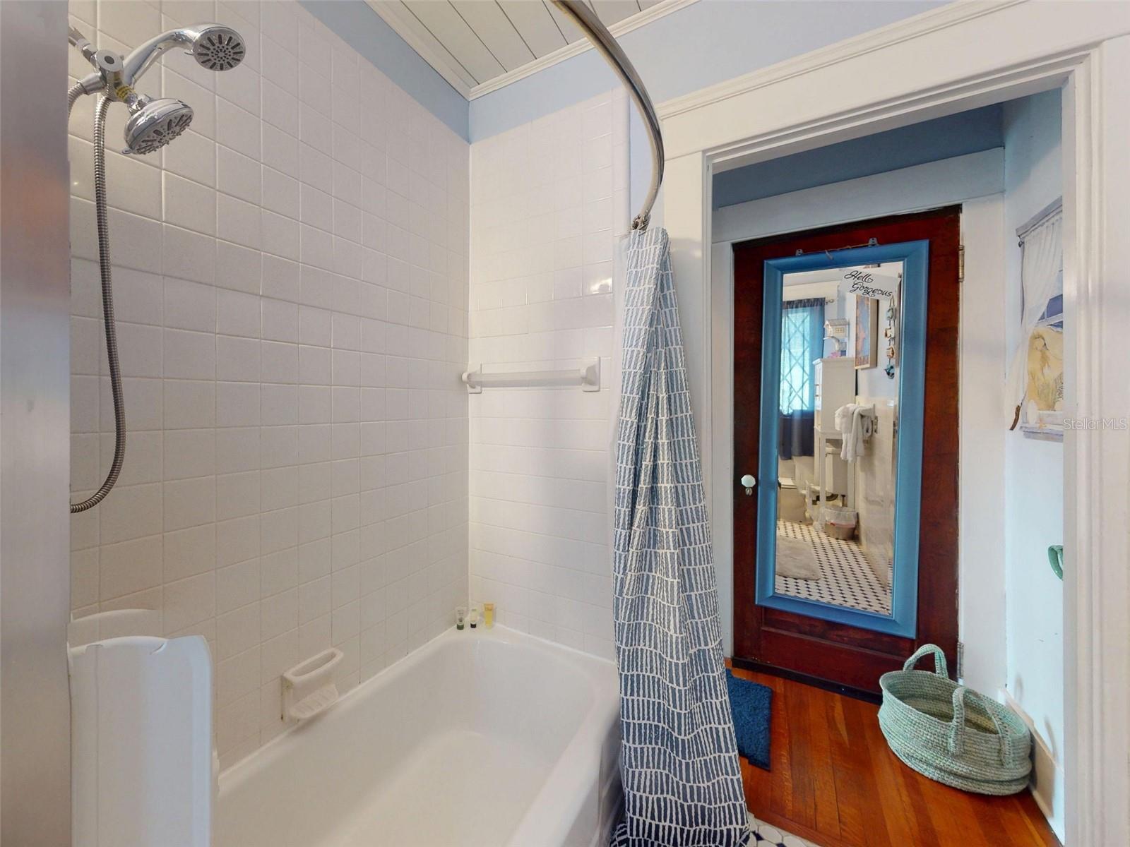 HODGMANS DAYTONA - Commercial Sale