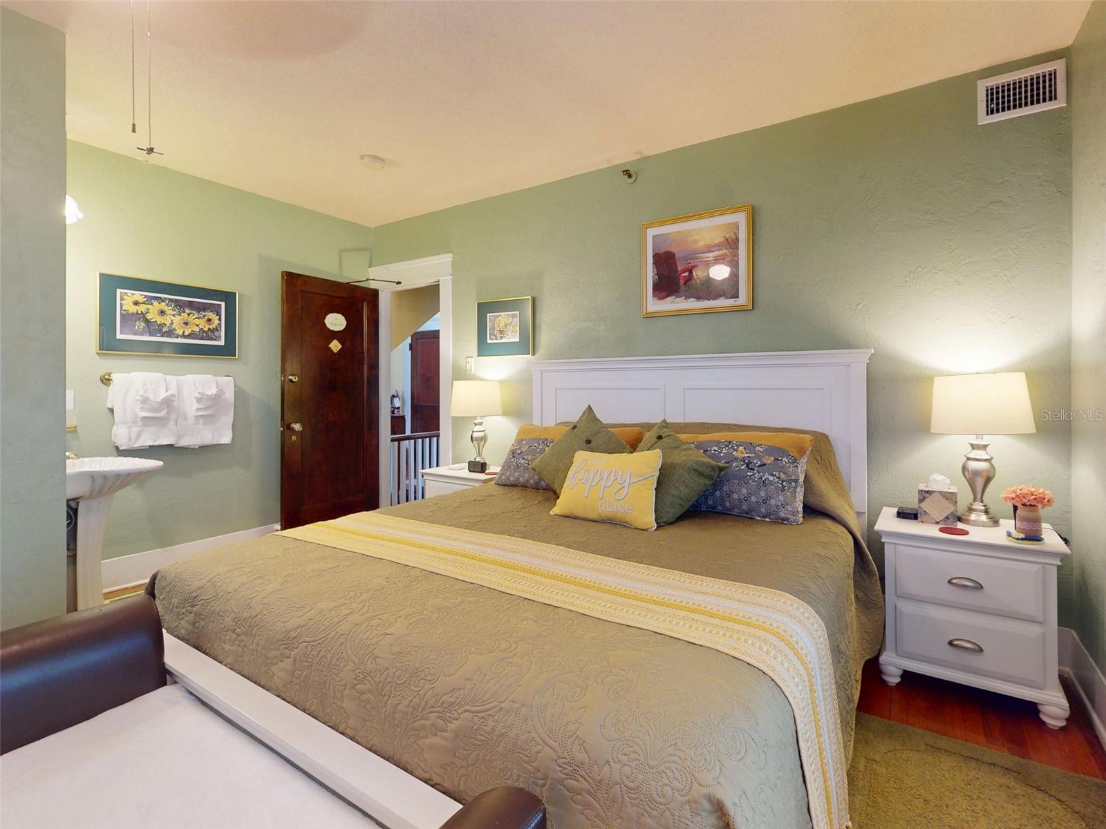 HODGMANS DAYTONA - Commercial Sale