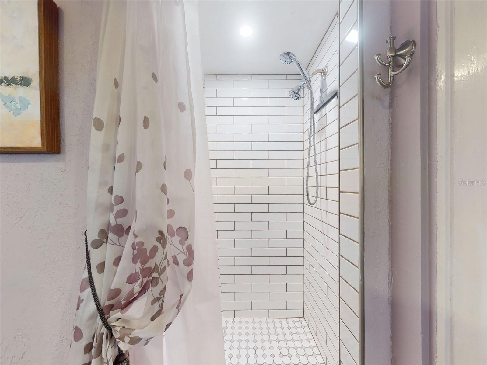 HODGMANS DAYTONA - Commercial Sale