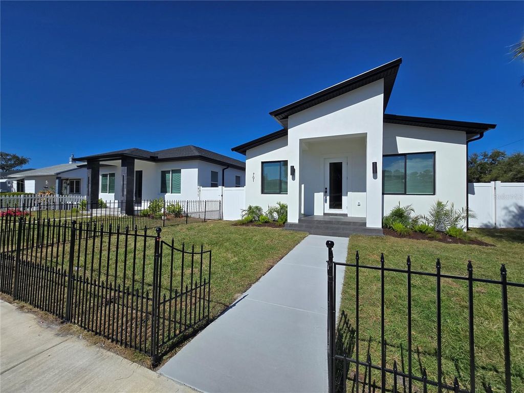 Photo of 701 42nd Avenue S, St Petersburg, FL 33705 (MLS # TB8446011)