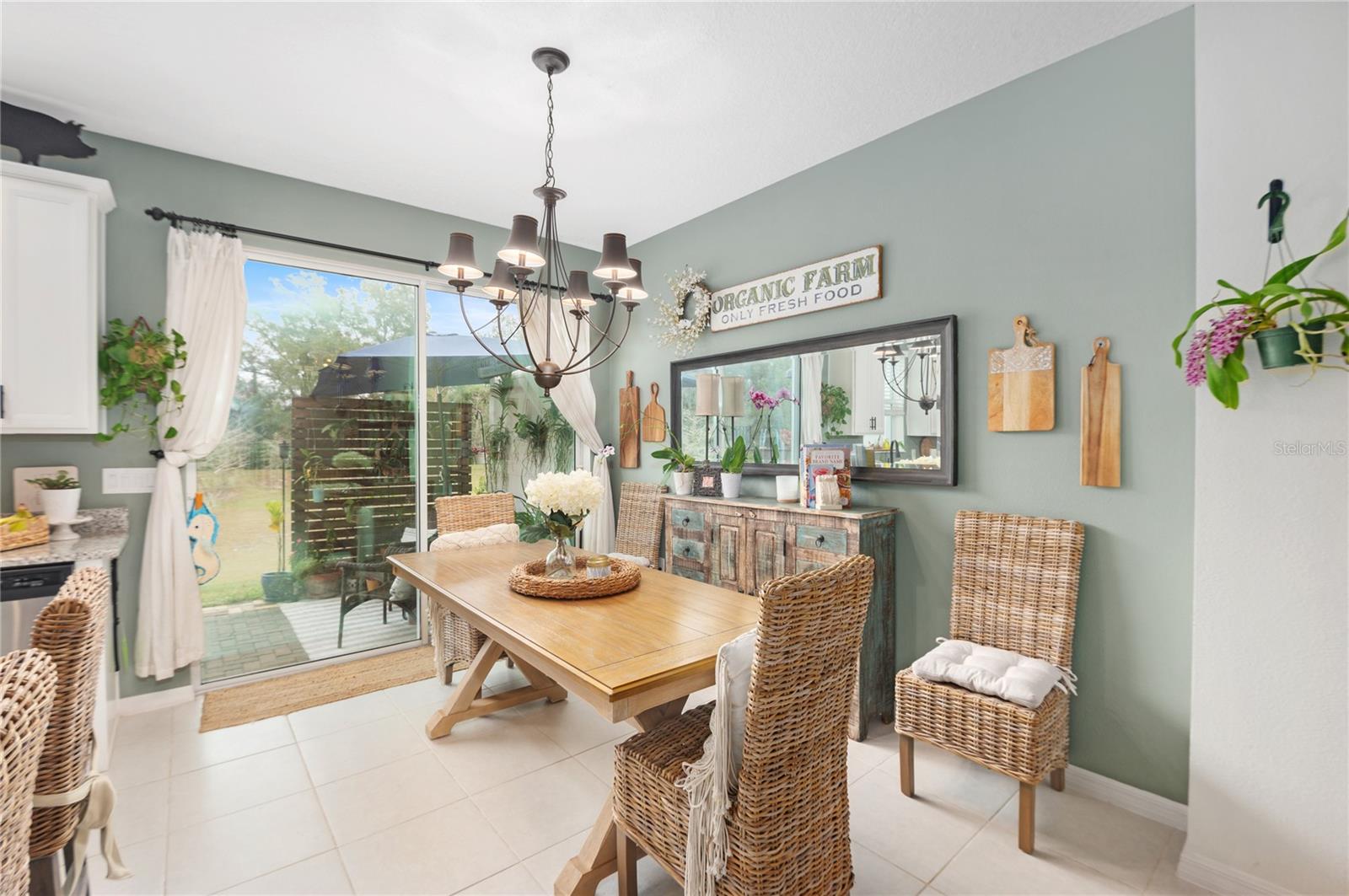 WINDSOR SQUARE - Residential Lease