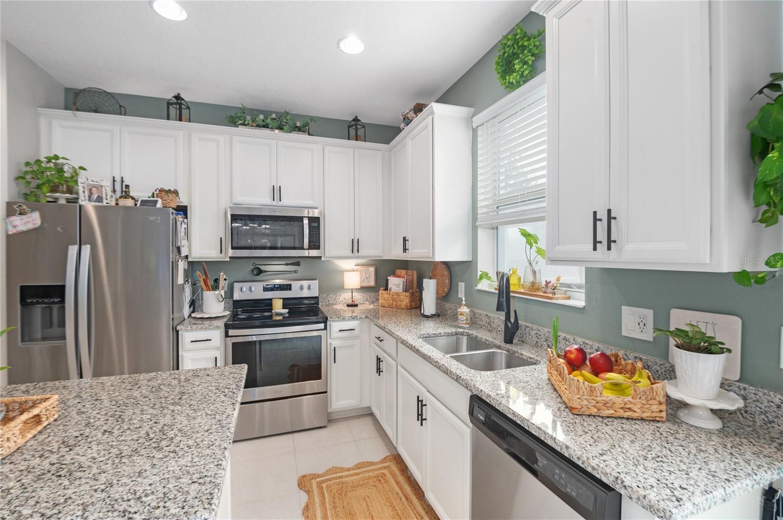 WINDSOR SQUARE - Residential Lease