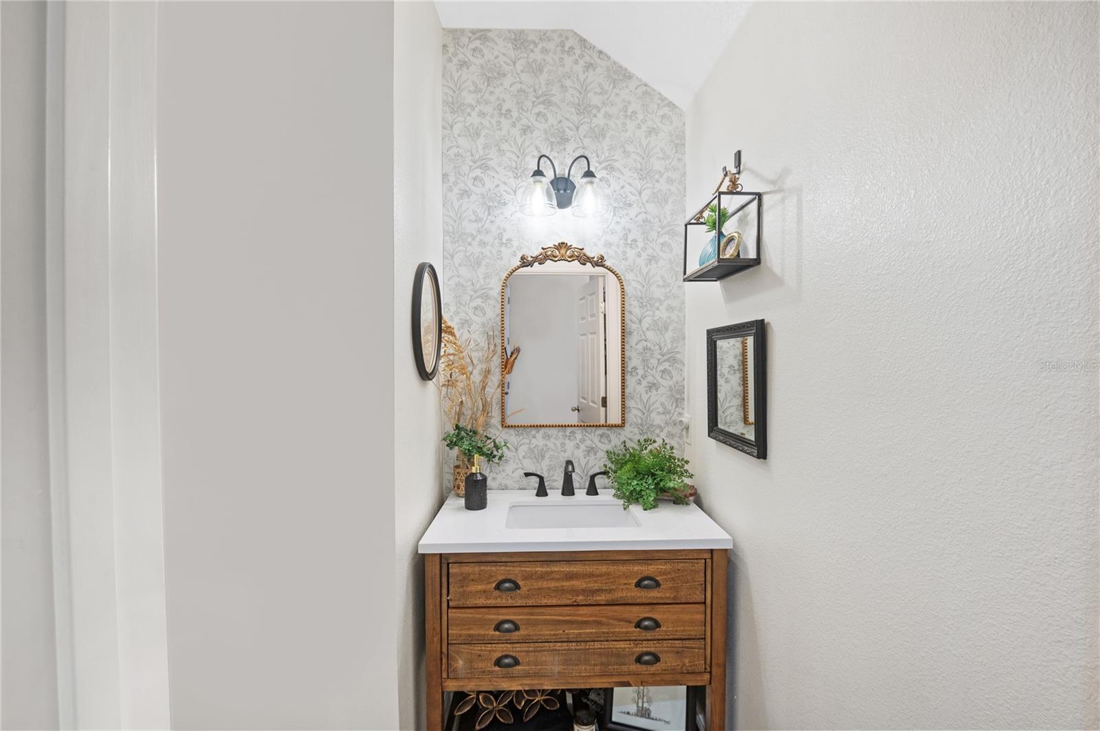 WINDSOR SQUARE - Residential Lease