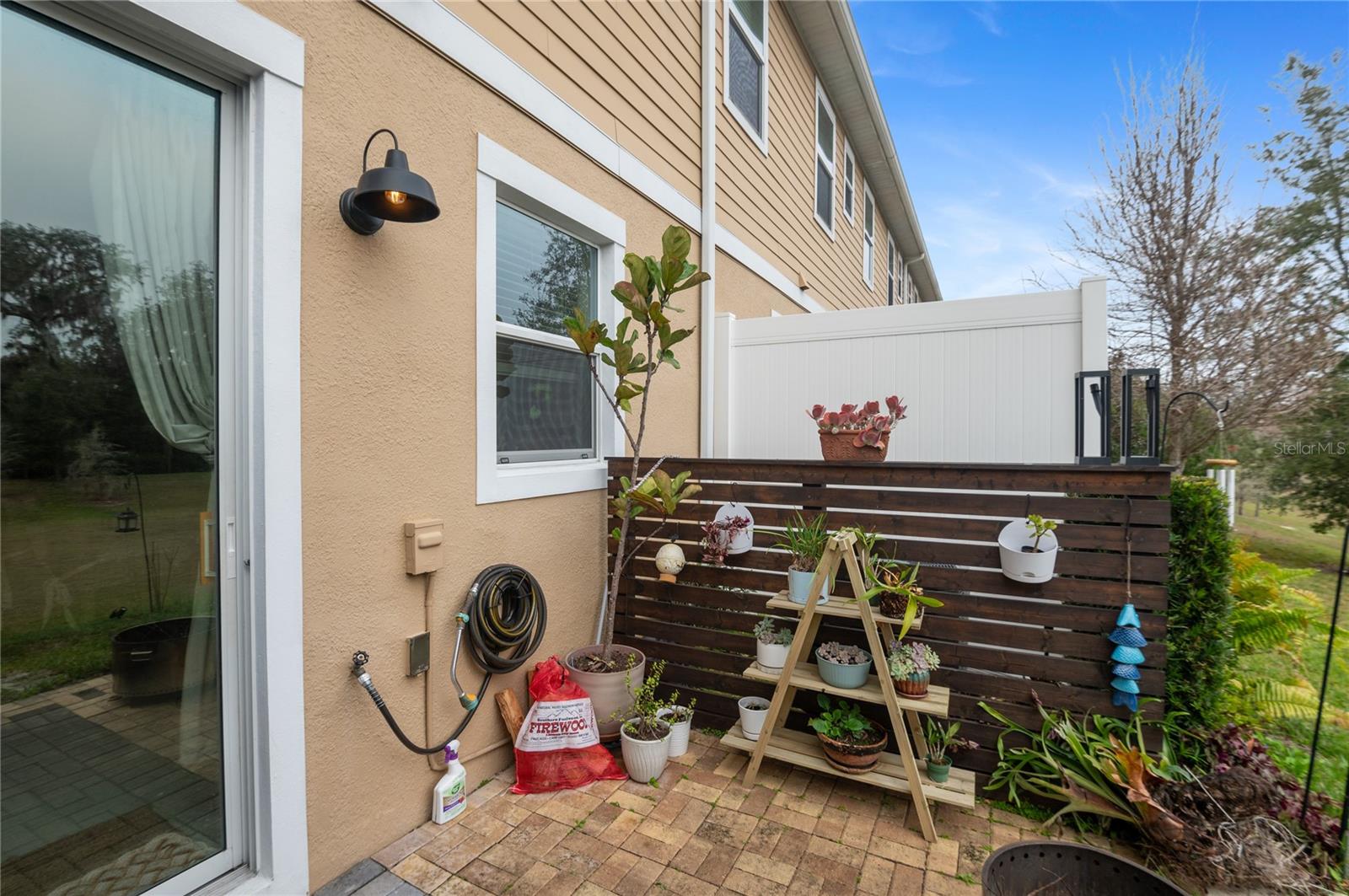 WINDSOR SQUARE - Residential Lease