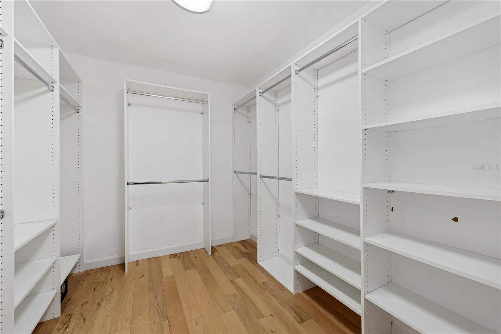 BAY HILL - Residential