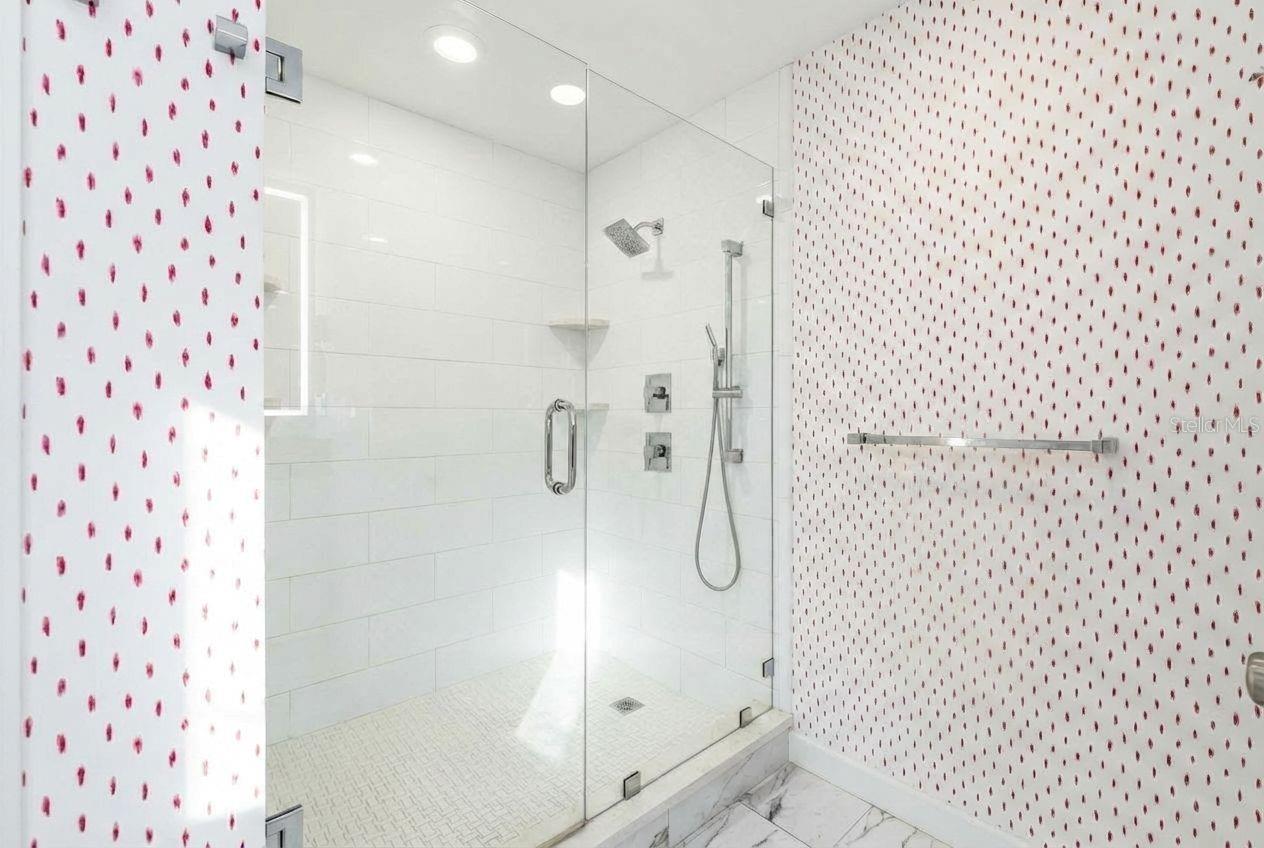 BAY HILL - Residential