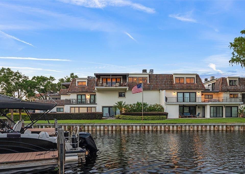 BAY HILL - Residential