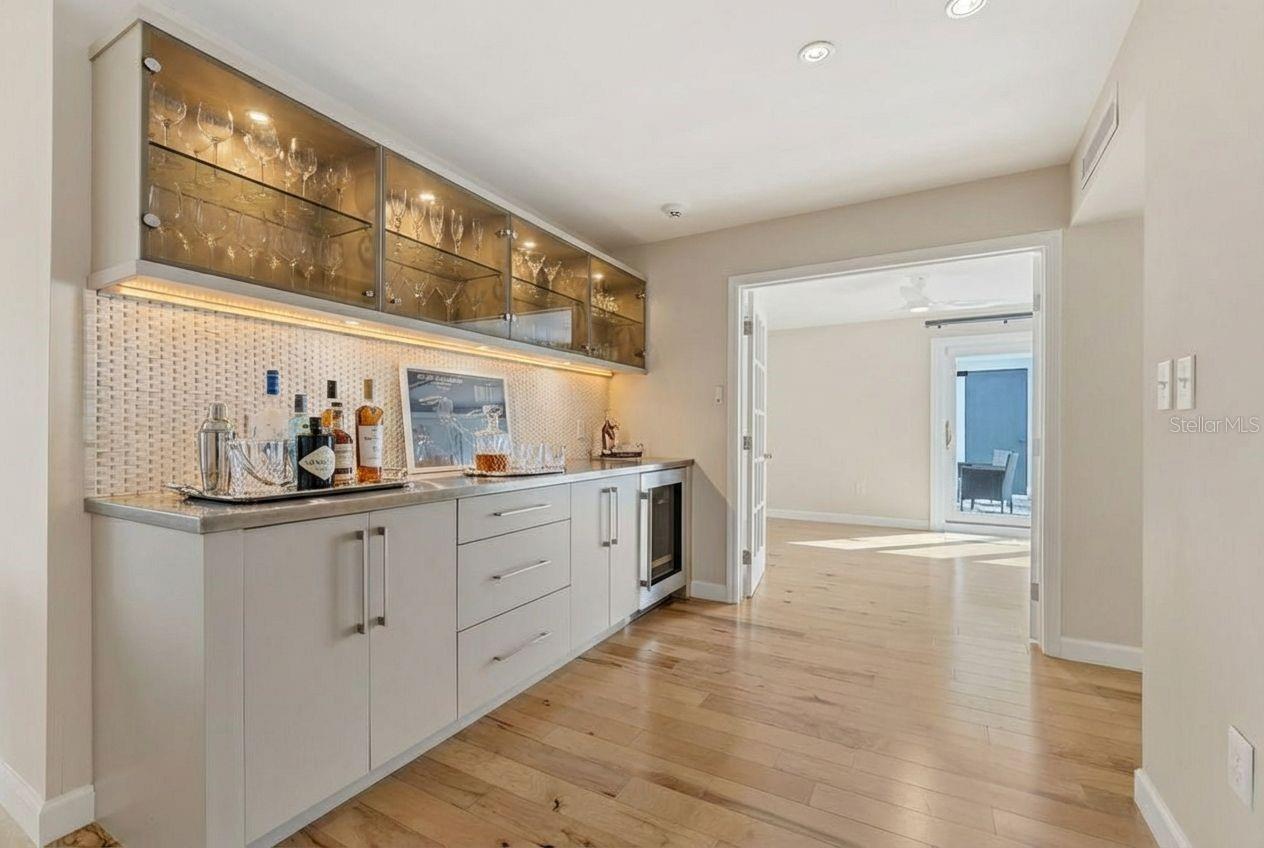 BAY HILL - Residential