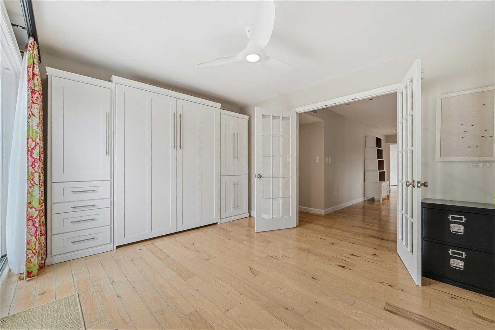 BAY HILL - Residential